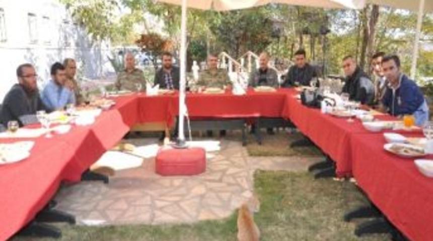 Albay Sakaoğlu, Gazetecilerle Bir Araya Geldi