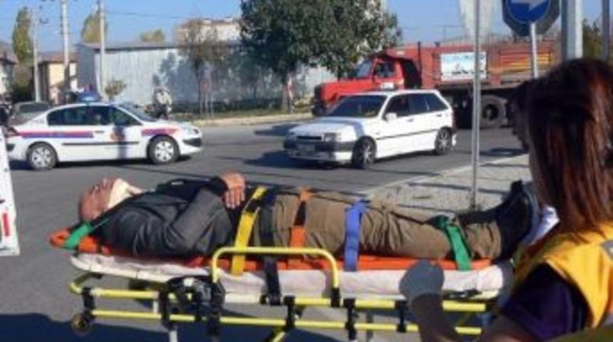 Bilecik'te Kamyonetle Otomobil Çarpıştı: 4 Yaralı