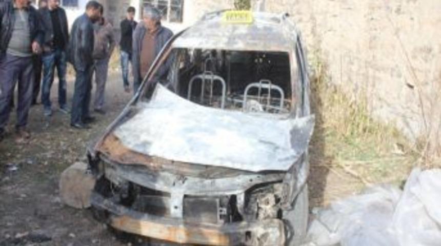 Ağrı’da Ticari Araç Kundaklandı