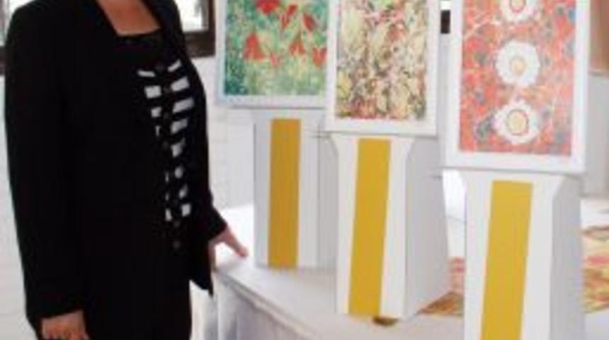 Emekli Öğretmenden Ebru Sergisi