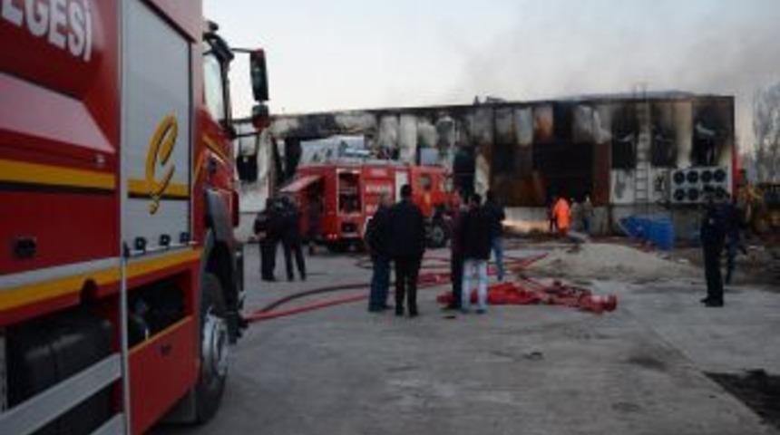 Zirai Ila&ccedil; Fabrikasında Yangın