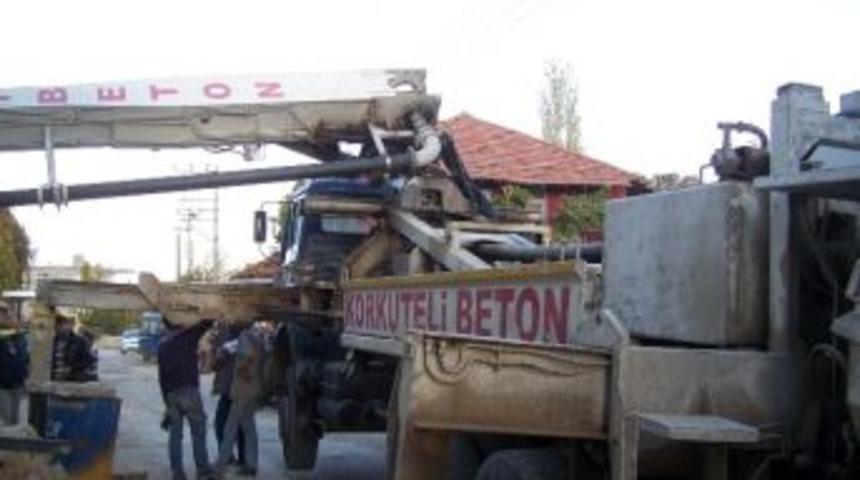 Beton Pompa Kulesi Koptu: 1 &Ouml;l&uuml;, 1 Yaralı