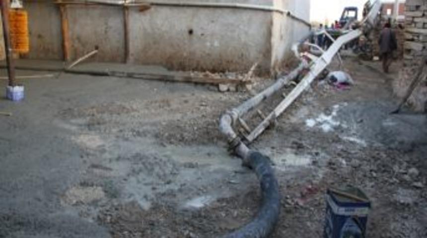 İnşaatta akılalmaz kaza : 2 &ouml;l&uuml;