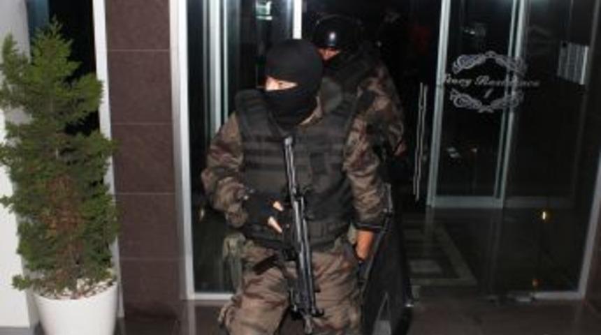 İstanbul'da Şafak Operasyonu: &Ccedil;ok Sayıda Kişi G&ouml;zaltına Alındı