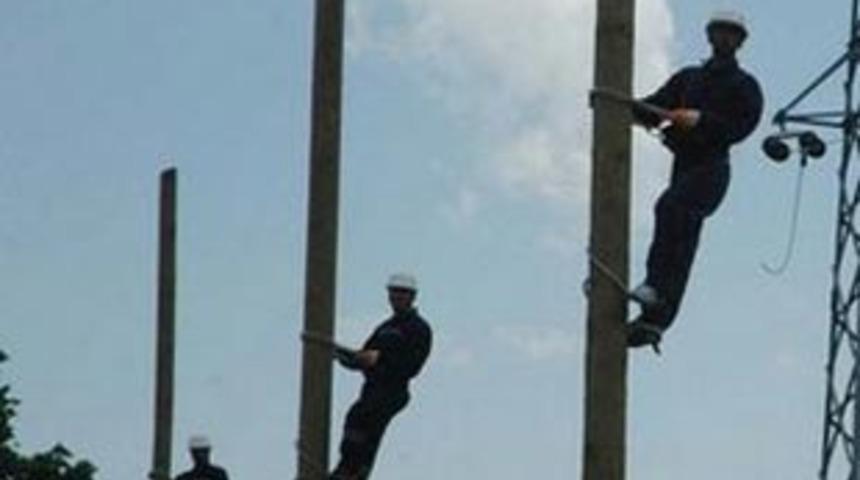 Gece kul&uuml;b&uuml;ne alınmayınca elektriği kestiler