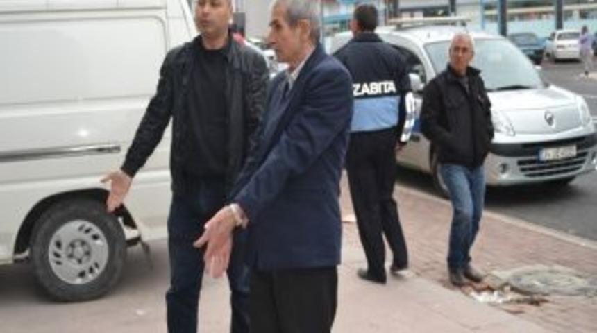 Zabıta, &lsquo;durak Yeri&rsquo; Kavgasını Tatlıya Bağladı