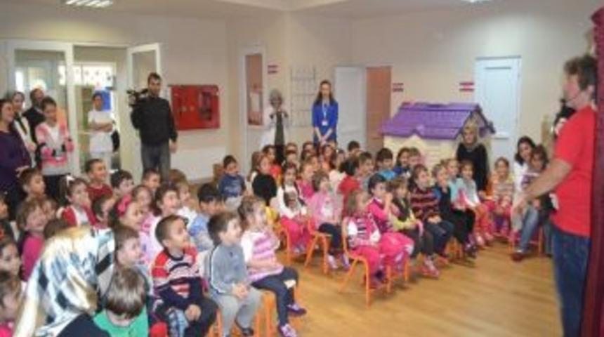 Minikler Karag&ouml;z Ve Hacivat&rsquo;la Eğlendi