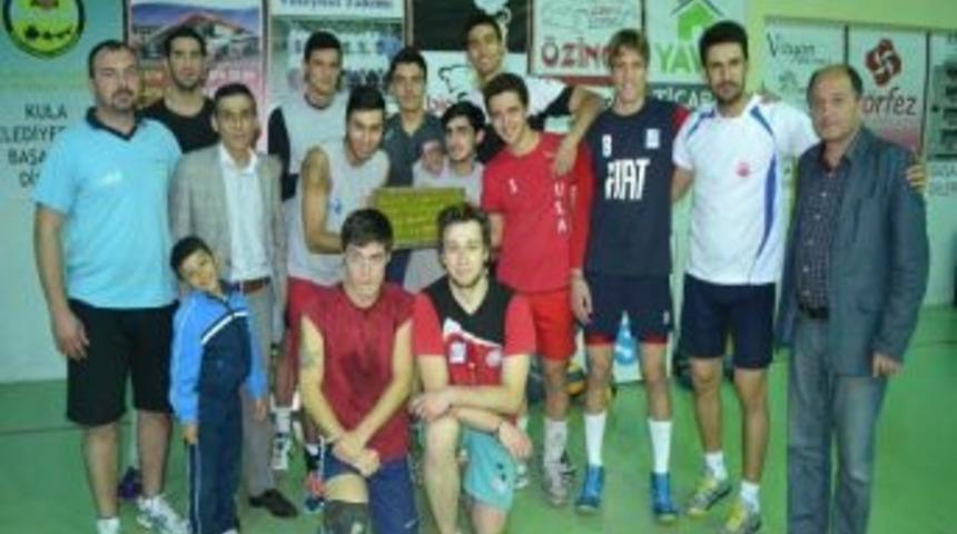 Kula Belediyespor&rsquo;a "tatlı" Ziyaret