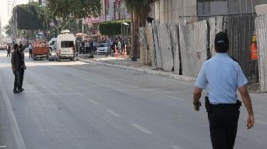 Ş&uuml;pheli &ccedil;antadan dikiş makinesi &ccedil;ıktı