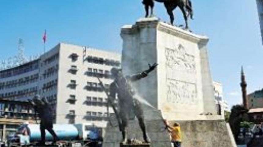 Anıtlar Baştan Aşağı Temizlendi