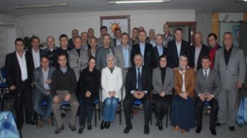 Ak Parti Y&ouml;netimi İstifasını Verdi