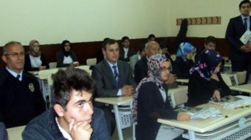 Suşehri&rsquo;nde 100 &Ouml;ğrenci &Uuml;cretsiz Dershane Eğitimine Başladı