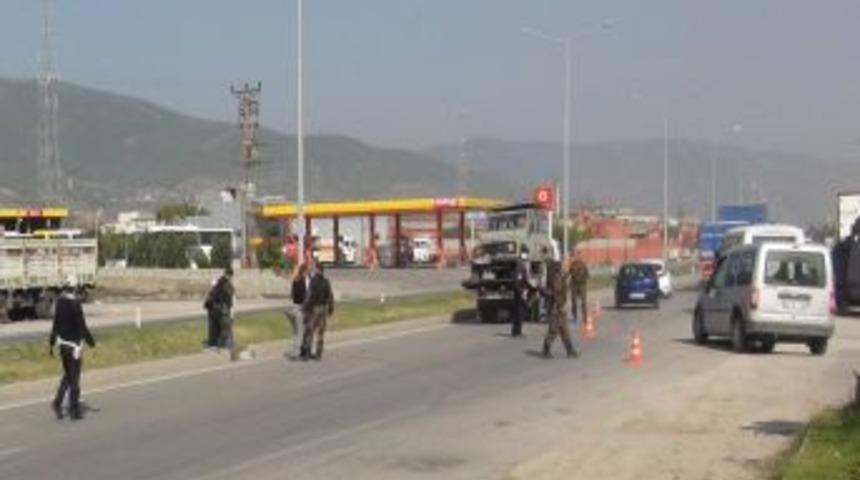 Hatay'da &Ouml;zel Harekat Polislerini Taşıyan Ara&ccedil; Devrildi: 3 Polis Yaralı