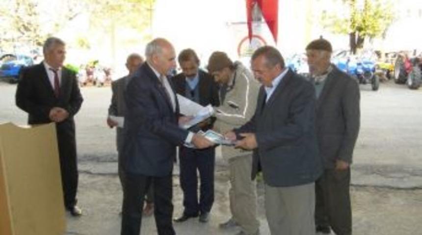 &Ccedil;ift&ccedil;ilere Alet Ve Makineleri T&ouml;renle Teslim Edildi