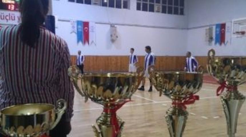 Bayburt &Uuml;niversitesi Voleybol Takımı Cumhuriyet Kupası İl &Uuml;&ccedil;&uuml;nc&uuml;s&uuml;
