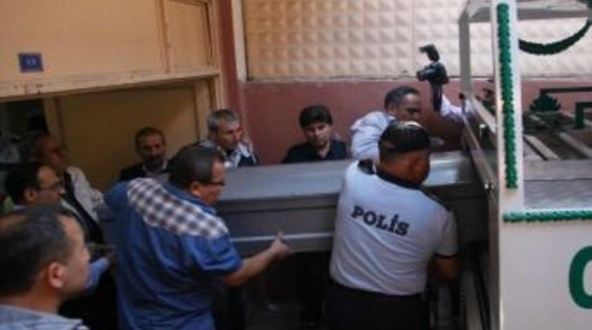 Kızı İntihar Eden Polis Babayı Vali Teselli Etti