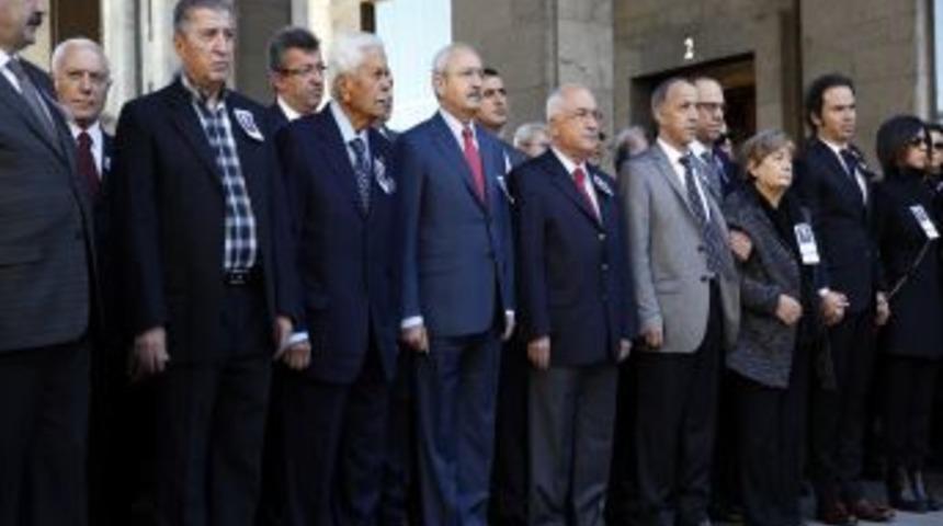 &Ccedil;i&ccedil;ek: Pavey Ne Zaman Istiyorsa Pantolonlu Gelebilir