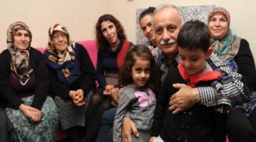 Başkan Karabağ Ev Ziyaretlerini İhmal Etmiyor