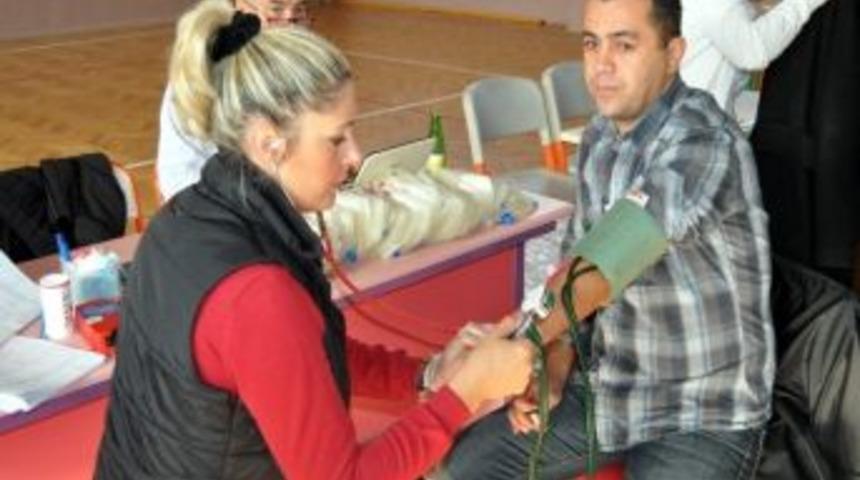 &Ouml;ğretmen Ve Veliler Kan Verdi