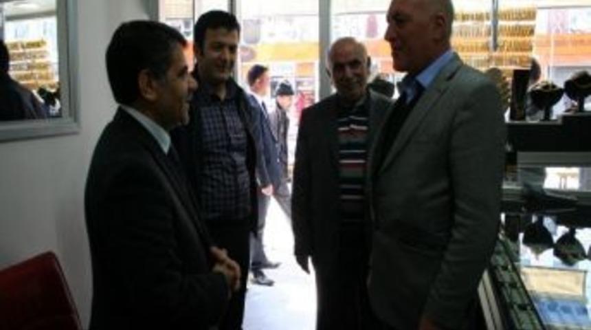 Kars’ta Vatandaşlardan Başkan Bozkuş’a Destek