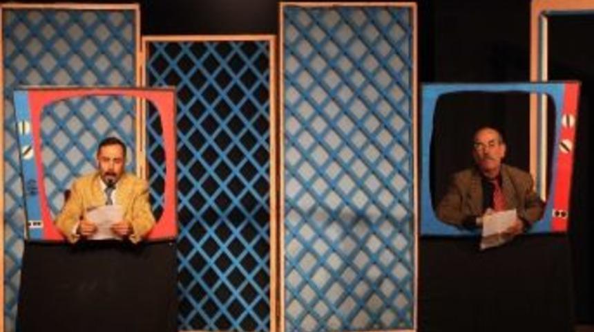 &lsquo;tiyatro İyi Fikir&rsquo; Oyuncularının Sergilediği Oyuna B&uuml;y&uuml;k İlgi