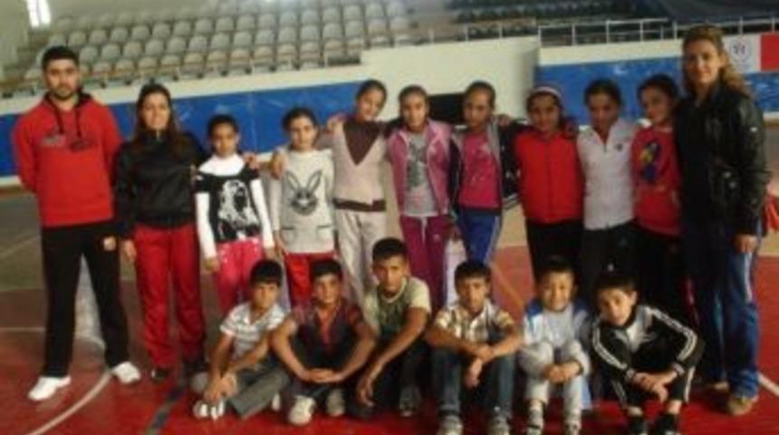 Yaşar &Ouml;nce Ortaokulu Hentbol Takımı, Okul Ma&ccedil;larına Hazırlanıyor