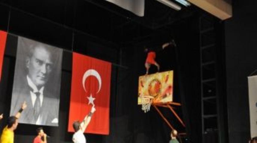 Geleneksel Ayhan Şahenk Vakfı Yardımları &Ouml;ğrencilere Verildi