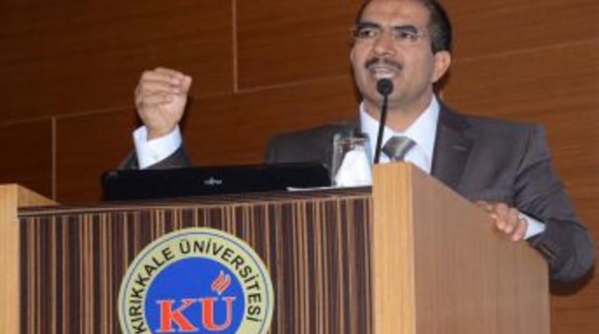 &Ouml;ğrenciler, Arap&ccedil;a Konferansına B&uuml;y&uuml;k Ilgi G&ouml;sterdi