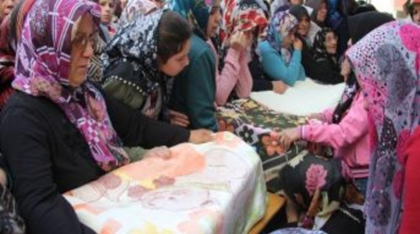 Anne ve kızları toprağa verildi