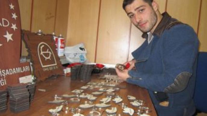 Gurbette Biriktirdiği 10 Bin Lira Ile Iş Hayatına Atıldı