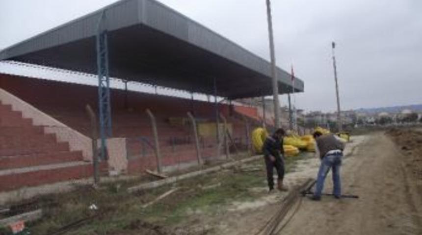 Muratlı Atat&uuml;rk Stadı Sentetik &Ccedil;im Saha Yapılıyor