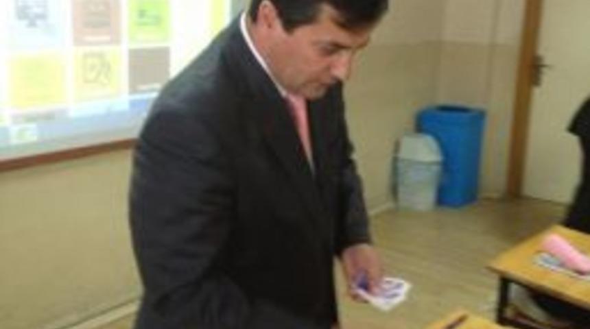 Şaphane Belediyesi &Ouml;ğrencilere &Uuml;cretsiz Eğitim Seti Verdi