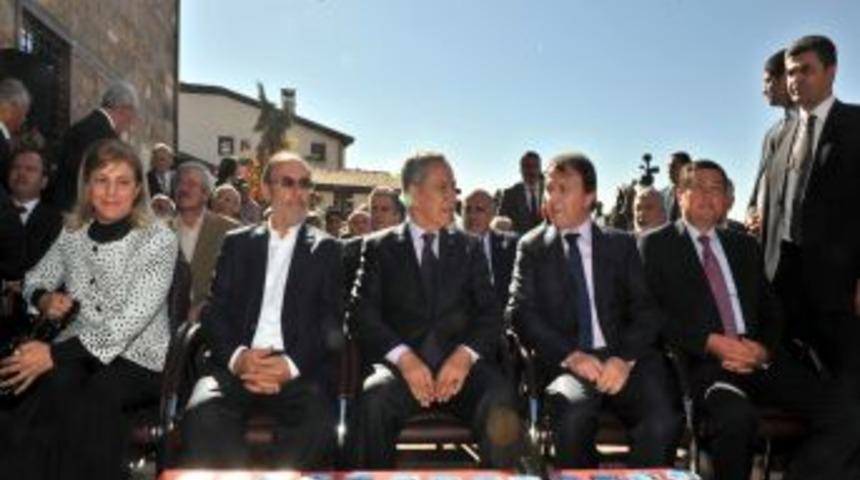 Arın&ccedil;, Restorasyonu Tamamlanan Aslanhane Camii'ni Ibadete A&ccedil;tı