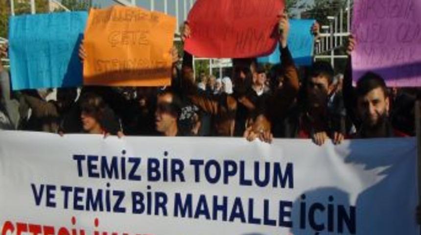 Mahalleli Uyuşturucuya Karşı Y&uuml;r&uuml;d&uuml;