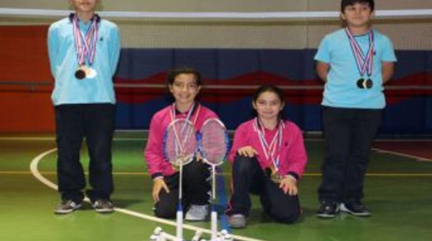 Samanyolu Yusuf Tanık Ortaokulu&rsquo;na 5 Altın Madalya