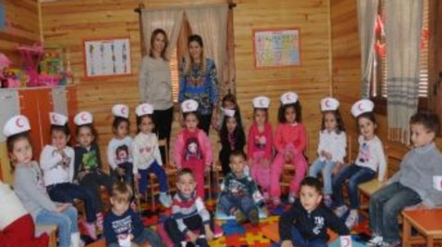 Manisa&rsquo;da Minikler Kızılay Haftası'nı Kutladı