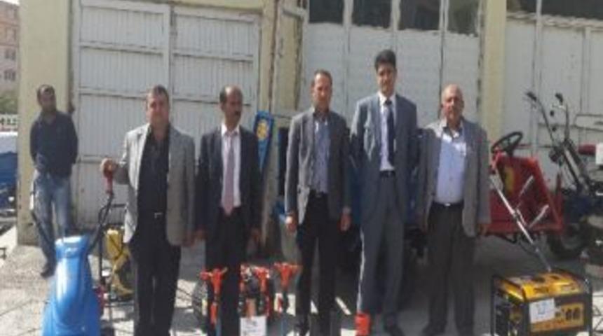 G&uuml;roymak &Ccedil;ift&ccedil;isine Alet Ve Ekipman Desteği