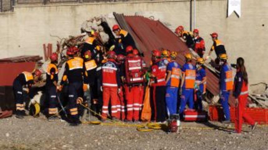Erzurum UMKE'den Ger&ccedil;eği Aratmayan Deprem Tatbikatı