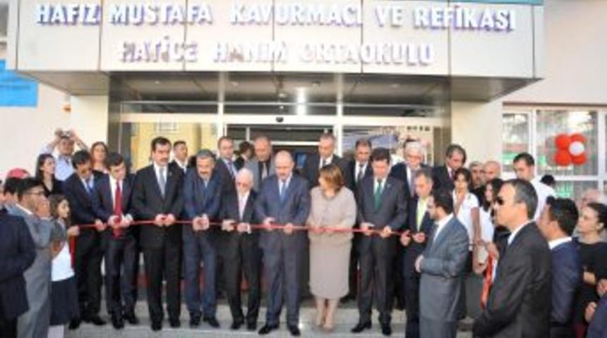 H&uuml;seyin &Ccedil;elik, Karacasu'da Hayırseverlerin Yaptırdığı Okulları A&ccedil;tı