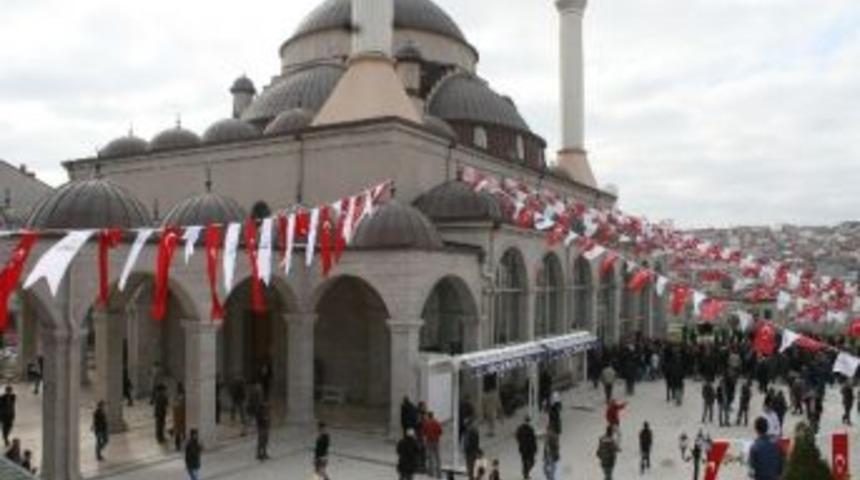 Esenyurt&rsquo;ta Hacı Kamer Torun Camii İbadete A&ccedil;ıldı