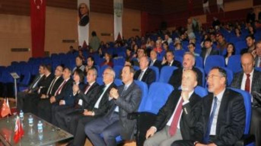 Kb&uuml;&rsquo;de Cumhuriyet Ve Demokrasi Konferansı