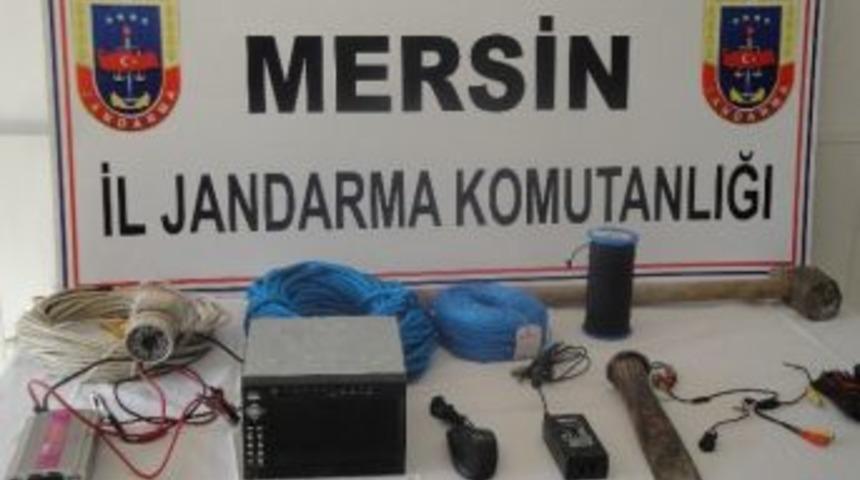 Jandarma Ekibinden Ka&ccedil;ak Kazı Operasyonu