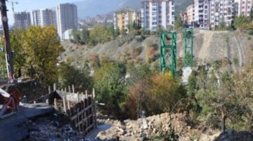 Esentepe 200 Evler Yaya K&ouml;pr&uuml;s&uuml;n&uuml;n Ayakları Dikildi