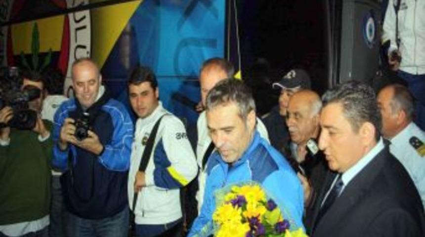 Fenerbah&ccedil;e, Yarın Oynayacağı S&uuml;per Lig Ma&ccedil;ı I&ccedil;in Bursa'ya Geldi