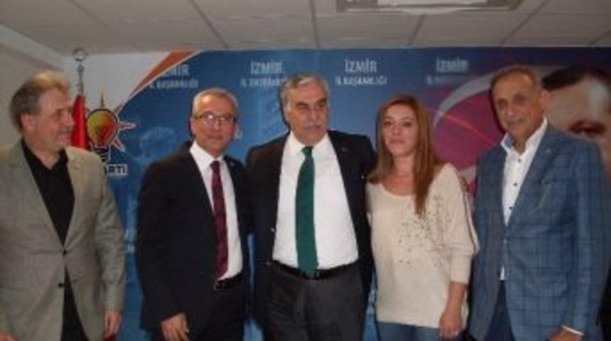 Ak Parti İl&ccedil;e Başkanı &Ouml;zkan Bornova'ya Aday Adaylığını A&ccedil;ıkladı