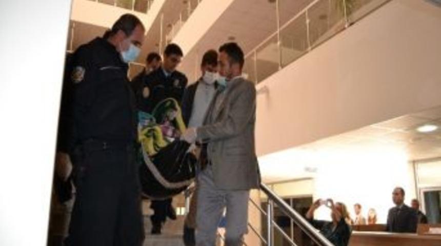 Tarih&ccedil;i Yazar Oral Onur, Odasında &Ouml;l&uuml; Bulundu