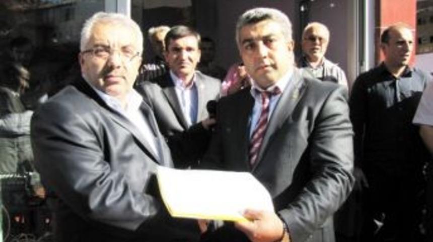 Ak Parti İl&ccedil;e Başkanı &Ccedil;alışkan&rsquo;dan, Belediye Başkanı Aday Adaylığı M&uuml;racaatında G&ouml;vde G&ouml;sterisi