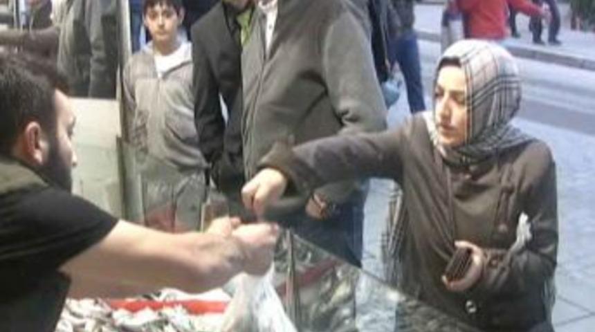 Ak&ccedil;akoca'da Hamsinin Kilogramı 1 Liraya D&uuml;şt&uuml;