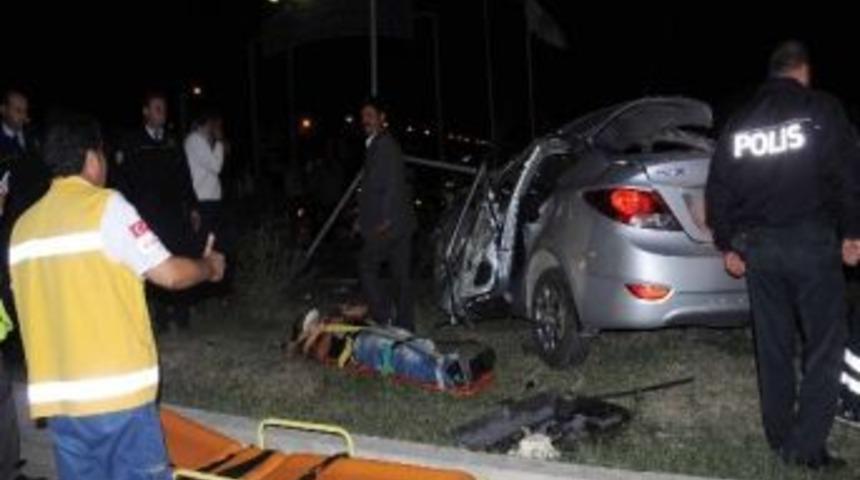 Hemzemin ge&ccedil;itte feci kaza: 1 &ouml;l&uuml;, 4 yaralı