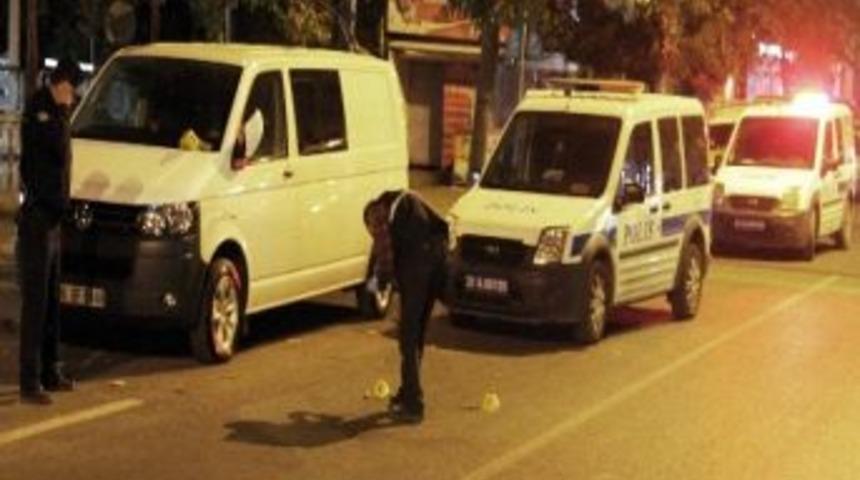 Kimlik Sormak İsteyen Polis Bı&ccedil;aklandı